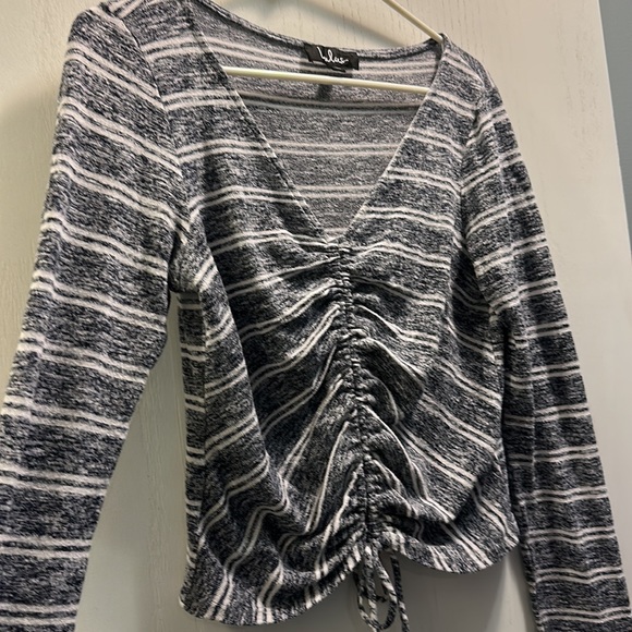 Lulu’s V Neck , Stripe Ruched Long Crop Top. Size Large Ties in front blue/white - Picture 3 of 4
